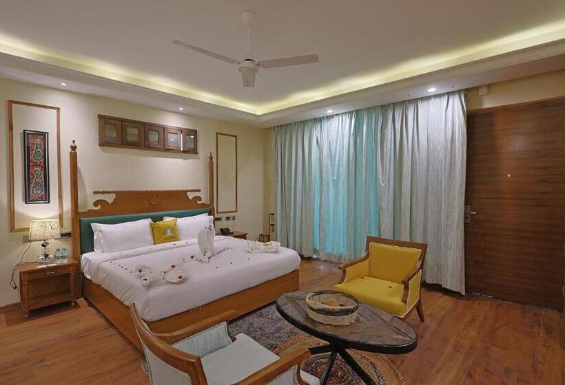 בית מלון כפרי Punarnava Resort & Spa