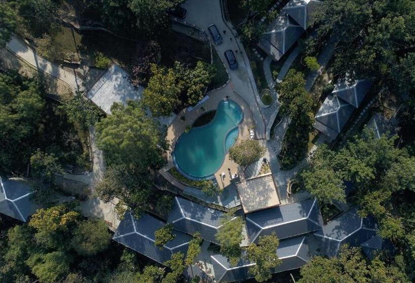 בית מלון כפרי Punarnava Resort & Spa