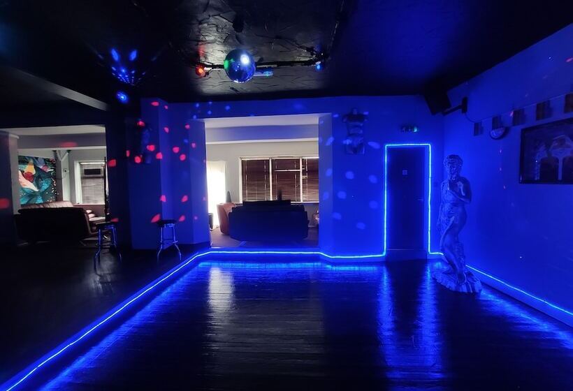 تختخواب و صبحانه Mardi Gras