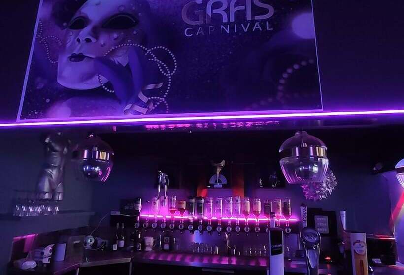 تختخواب و صبحانه Mardi Gras