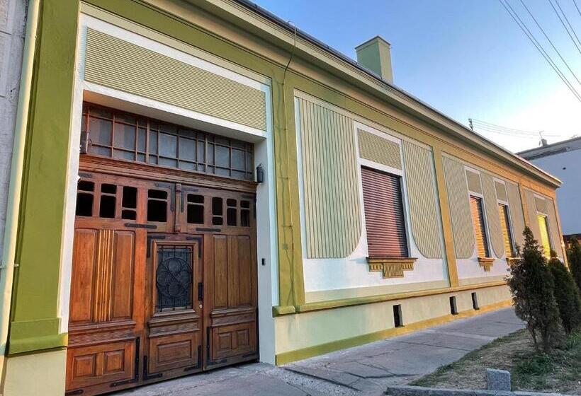 تختخواب و صبحانه Pb Urban Garden Stay With Secured Parking