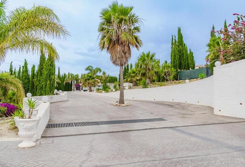 تختخواب و صبحانه Villa La Perla