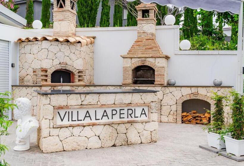 تختخواب و صبحانه Villa La Perla