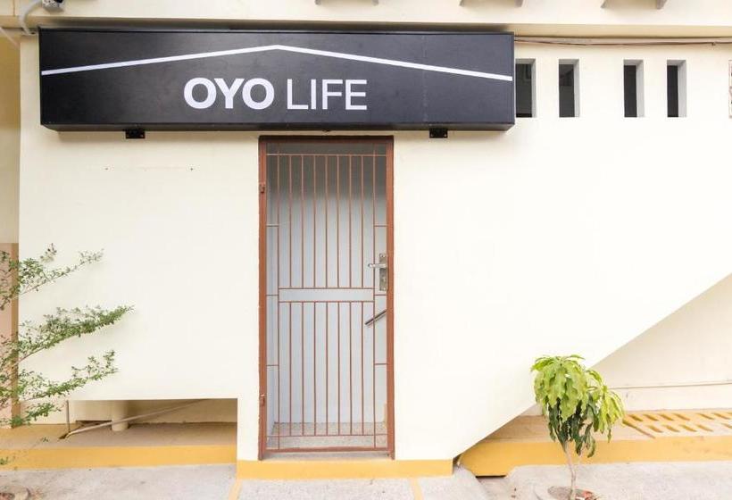 Отель Oyo Life 2485 Darisa Marshall Kost Syariah