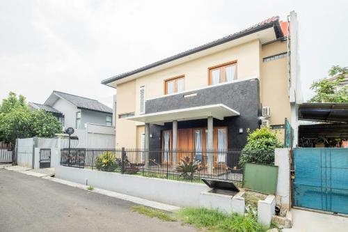 فندق Oyo Life 2529 Azalia Residence Syariah