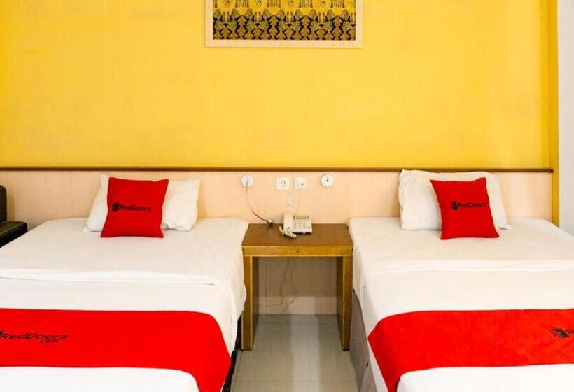 هتل Reddoorz Near Pelabuhan Jayapura