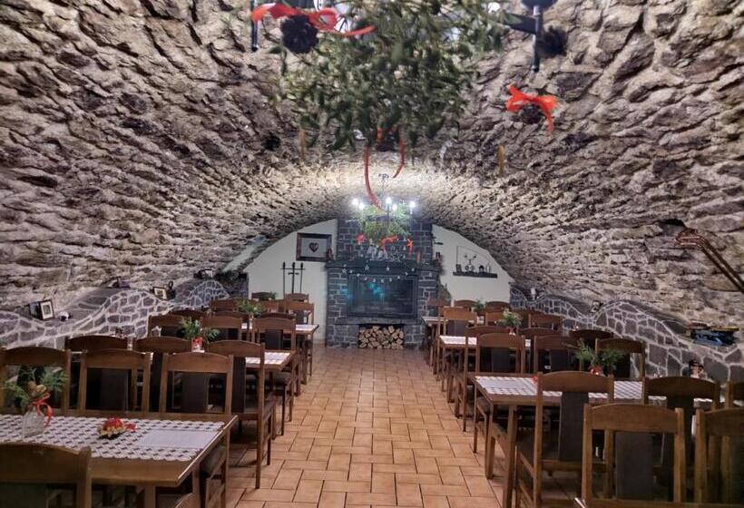 펜션 Pivnica A Penzion Pri Studni