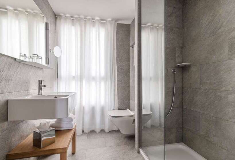 9hotel Republique