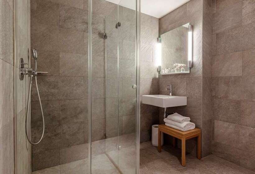 9hotel Republique