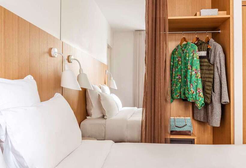 9hotel Republique