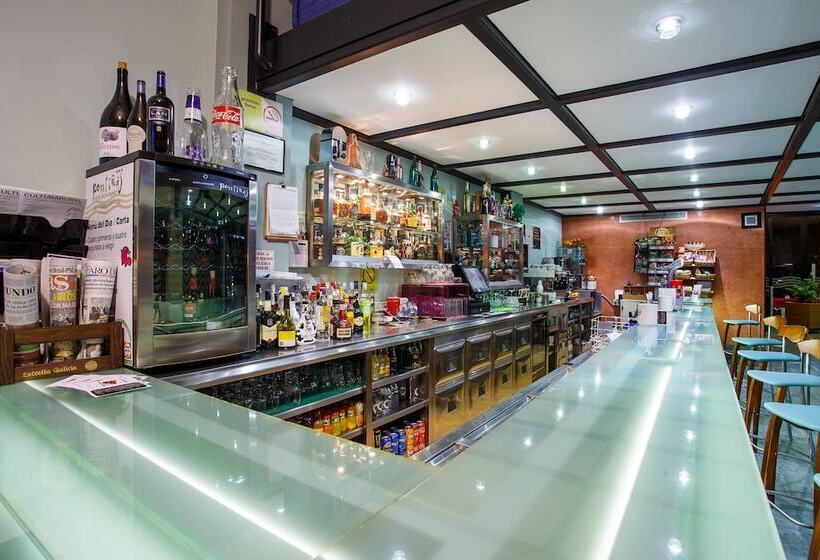 ホテル Restaurante Pontiñas