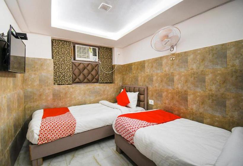 ホテル Oyo 70123 Sada Shiv Guest House