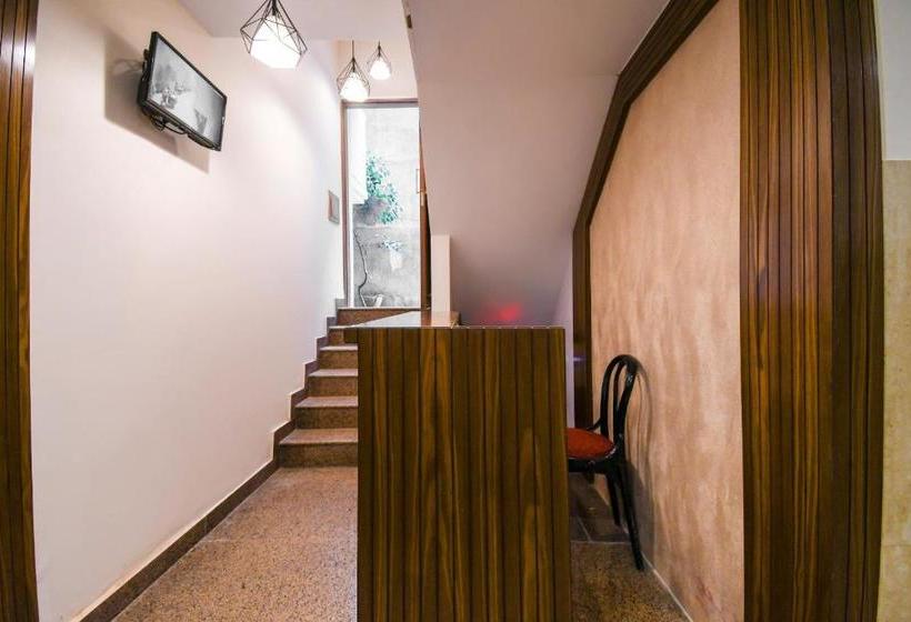 ホテル Oyo 70123 Sada Shiv Guest House