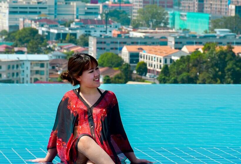 هتل Regatta Stay Kozi Square Kuching