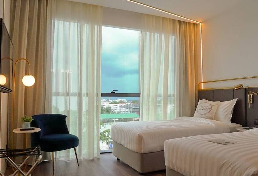 هتل Regatta Stay Kozi Square Kuching