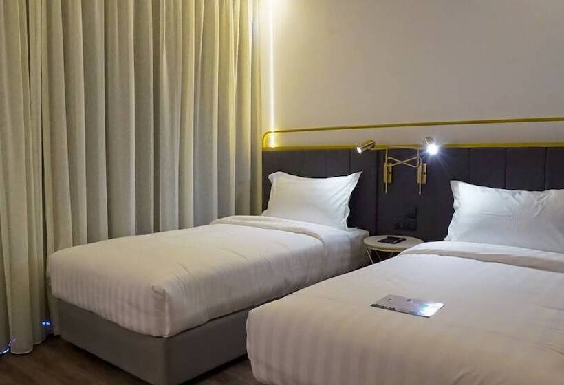 هتل Regatta Stay Kozi Square Kuching