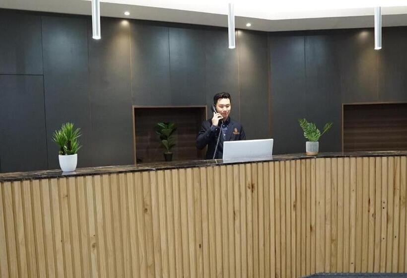 هتل Regatta Stay Kozi Square Kuching
