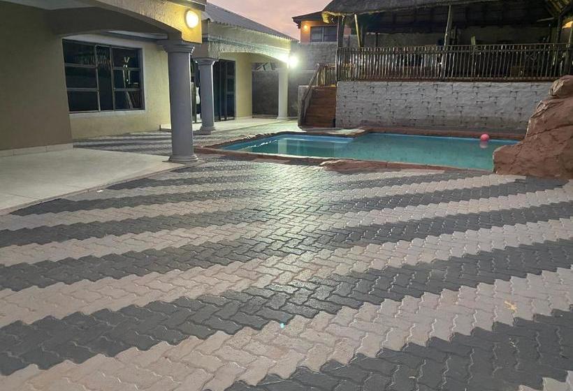 פנסיון Esther Palace