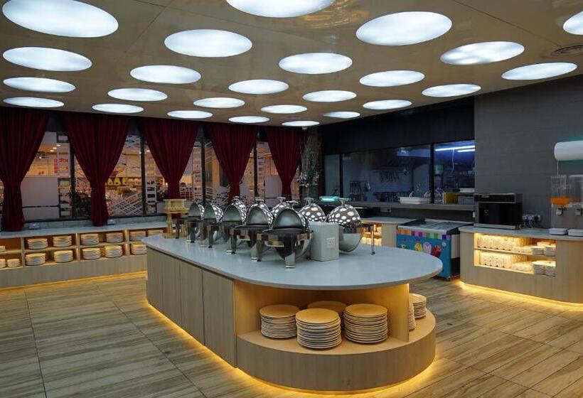 هتل Regatta Stay Kozi Square Kuching