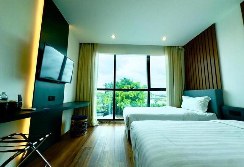 هتل Regatta Stay Kozi Square Kuching