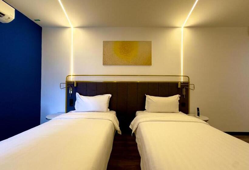 هتل Regatta Stay Kozi Square Kuching