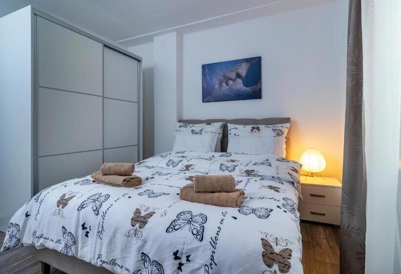 پانسیون House Of Surprise