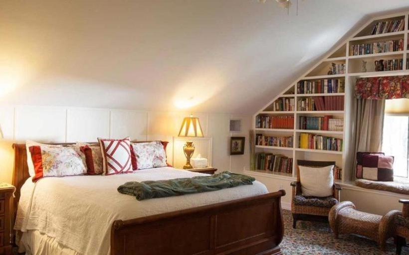Общежитие Rose Hill Retreat Aaa Four Diamond Inn