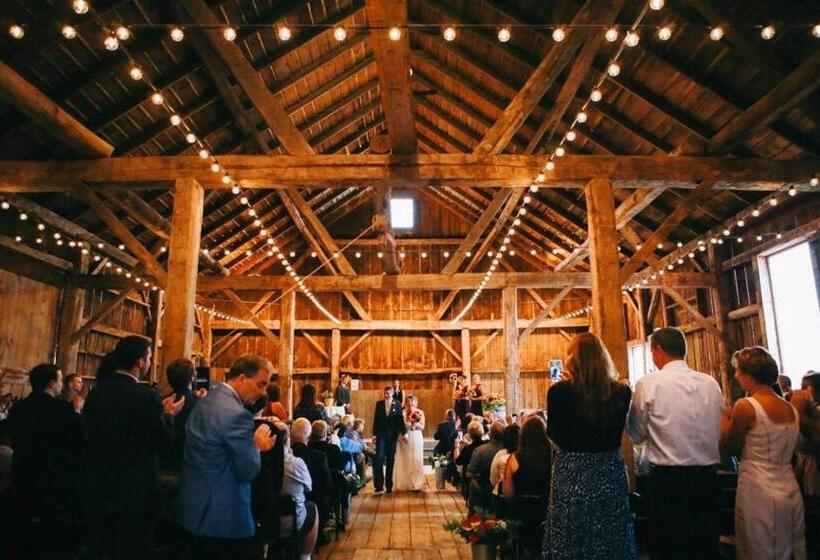 فندق Lake Orchard Farm Retreat