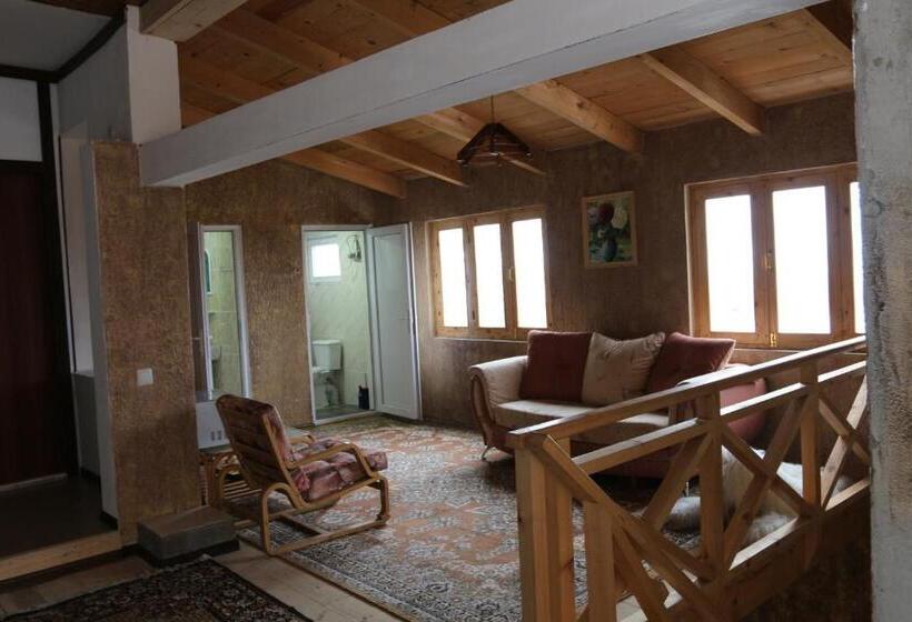 پانسیون Laila Guest House