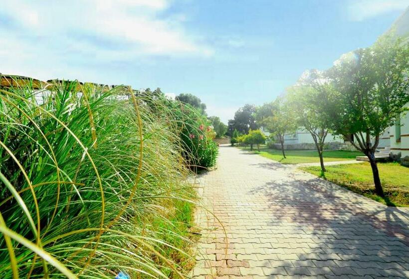 استراحتگاه Akay Garden Family Club