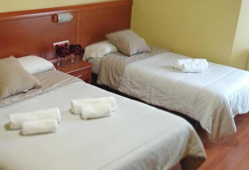 پانسیون Hostal Restaurante Iruñako