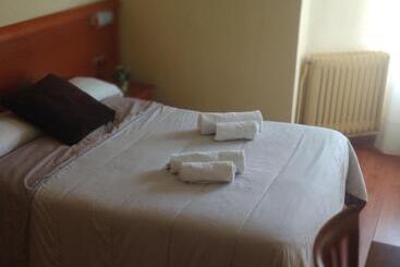پانسیون Hostal Restaurante Iruñako