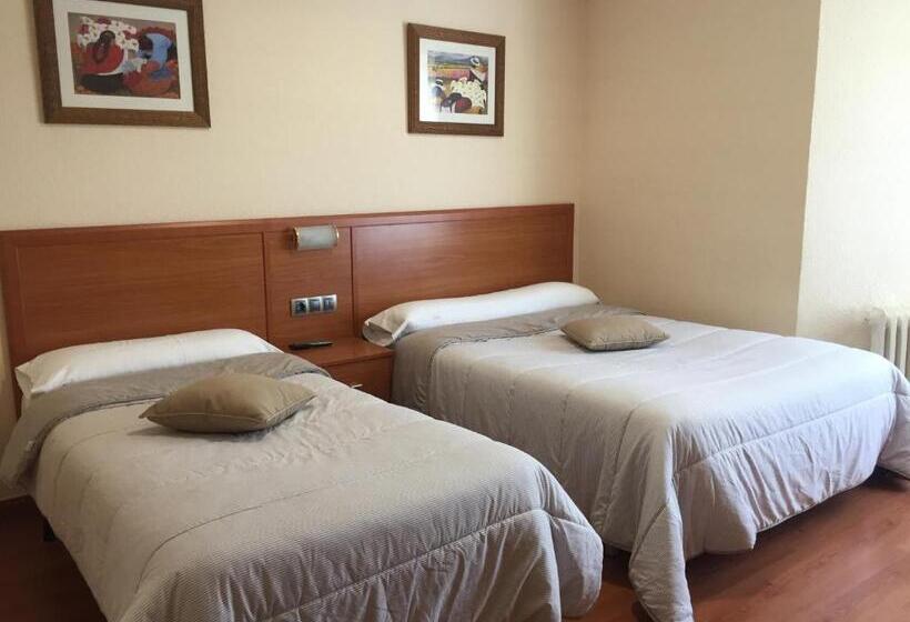 پانسیون Hostal Restaurante Iruñako