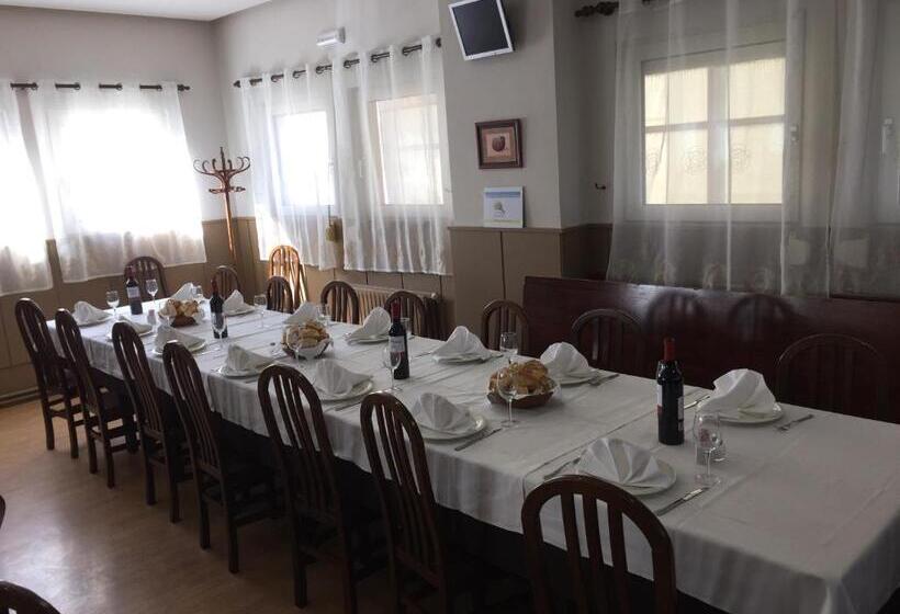 پانسیون Hostal Restaurante Iruñako