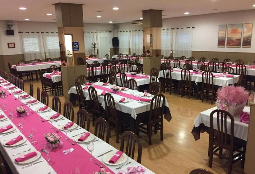 پانسیون Hostal Restaurante Iruñako