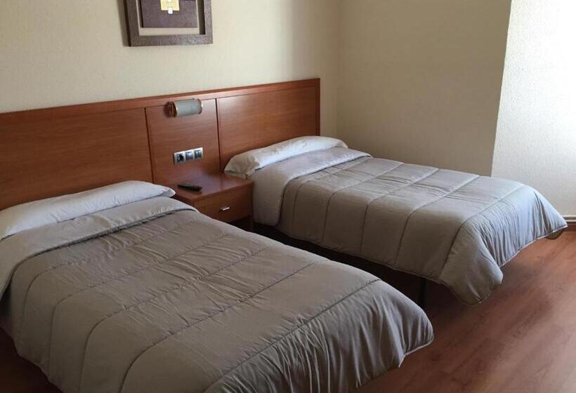 پانسیون Hostal Restaurante Iruñako
