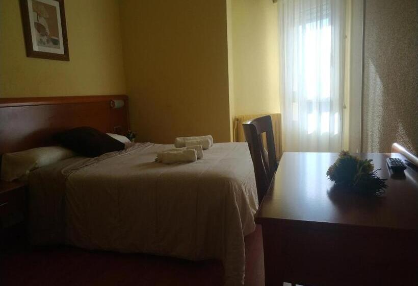 پانسیون Hostal Restaurante Iruñako