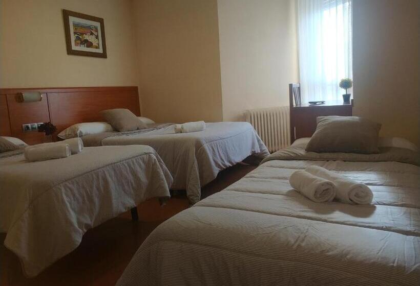 پانسیون Hostal Restaurante Iruñako
