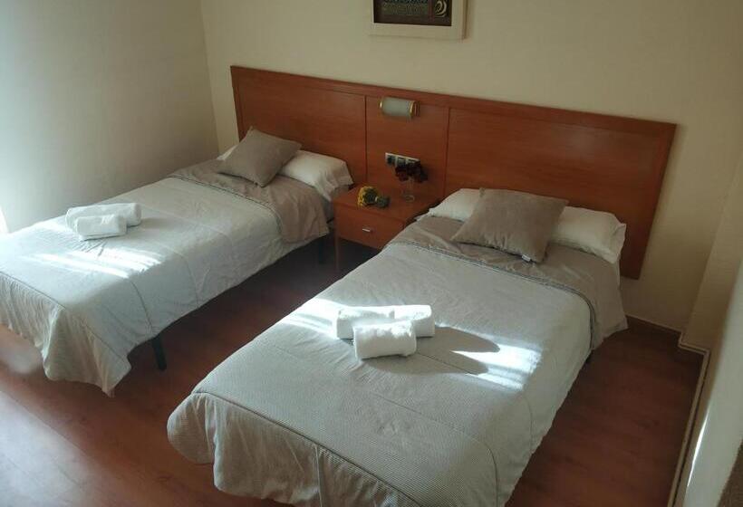 پانسیون Hostal Restaurante Iruñako