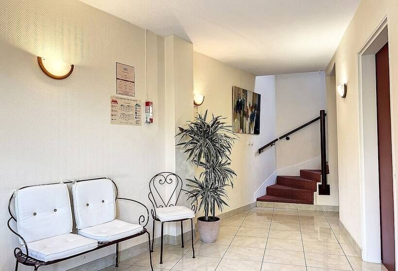 ホテル Valhôtel   Hôtel Résidence Châteaufort