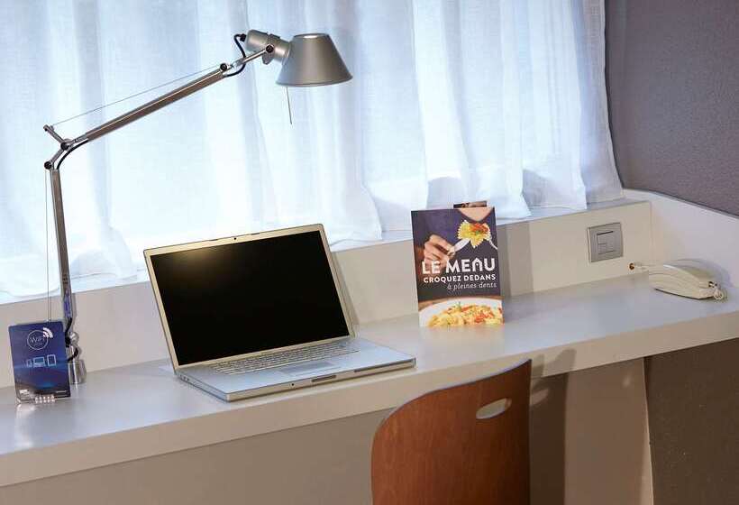 בית מלון כפרי Campanile Tours Sud  Chambraylestours