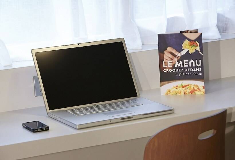 בית מלון כפרי Campanile Tours Sud  Chambraylestours