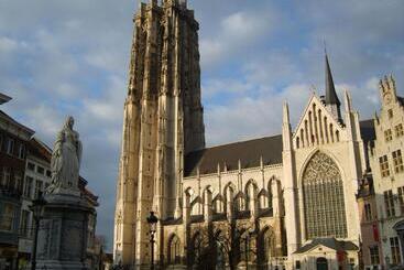 هتل Holiday Inn Express Mechelen City Centre, An Ihg