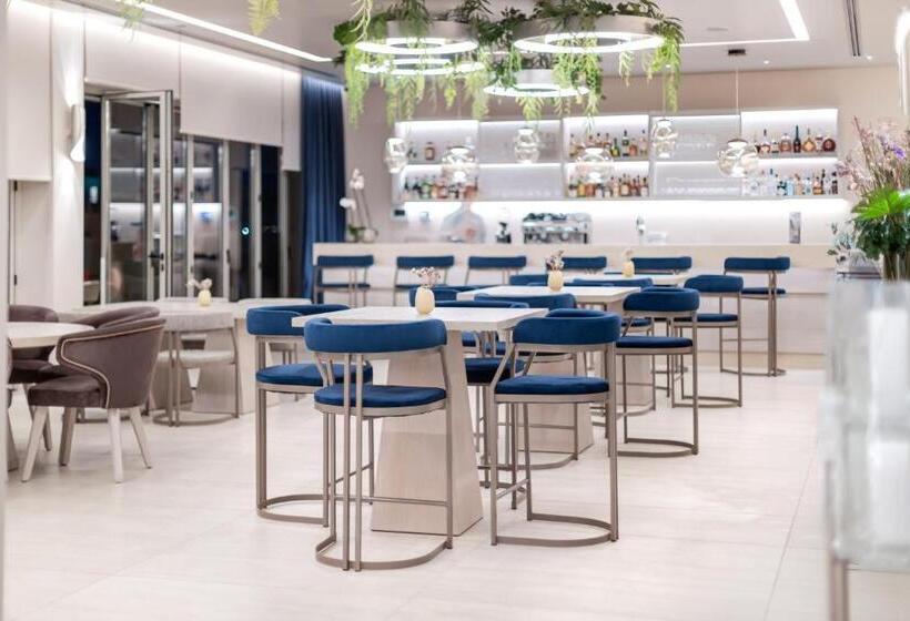 هتل Holiday Inn Thessaloniki, An Ihg