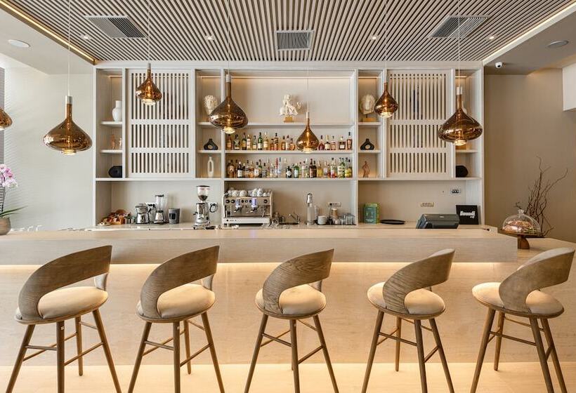 هتل Holiday Inn Thessaloniki, An Ihg