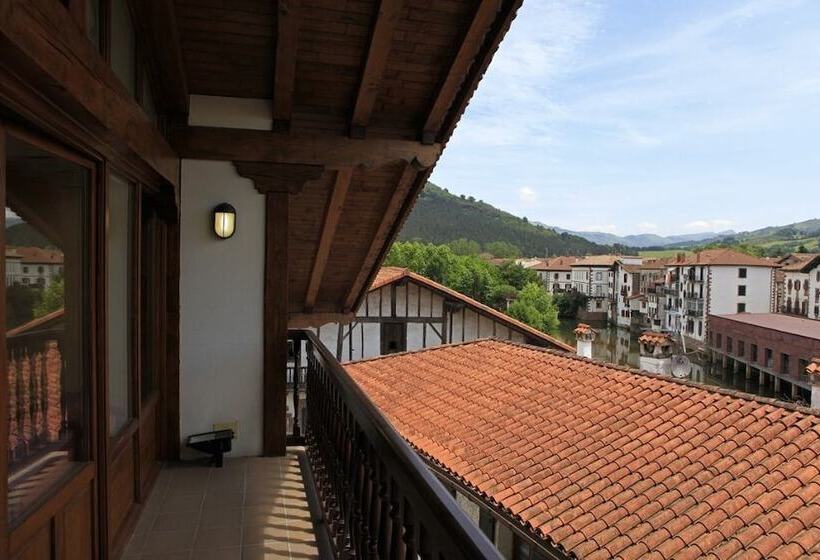 هتل Hostal Antxitonea