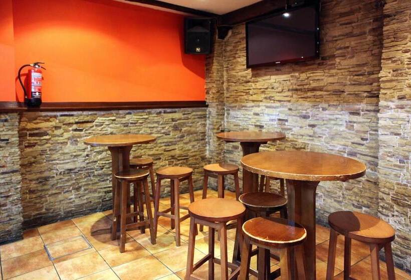 هتل Hostal Antxitonea