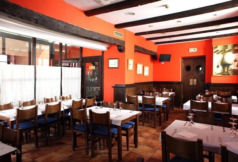 هتل Hostal Antxitonea