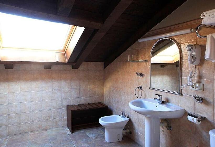 هتل Hostal Antxitonea