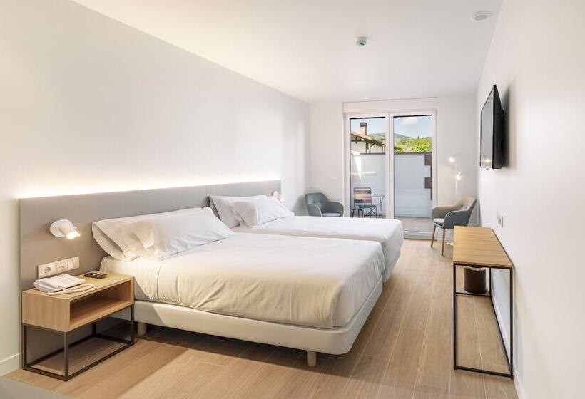 هتل Hostal Antxitonea